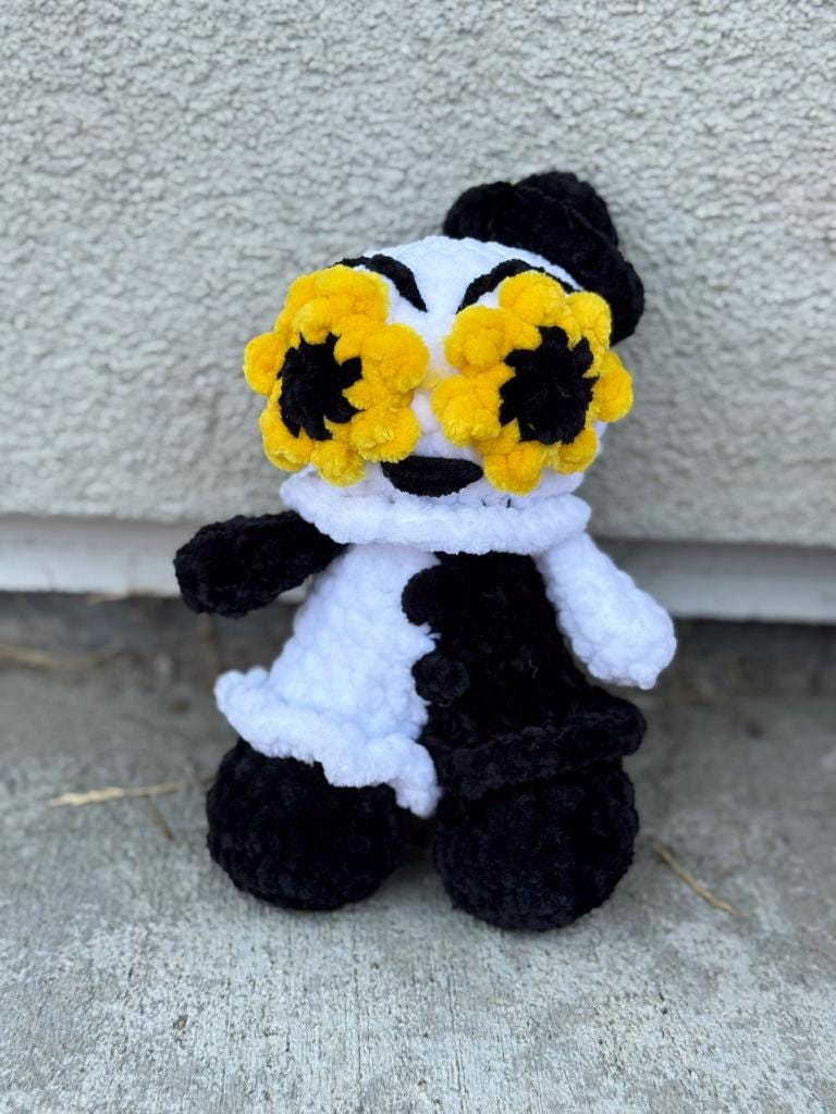 Handmade Crochet Evil Silent Terrifying Clown Plushie, 7 Inch Chenille Horror Character Clown, Halloween Decor